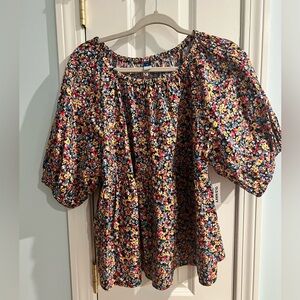 Beautiful floral top from Old Navy. Size XL. New with tags.